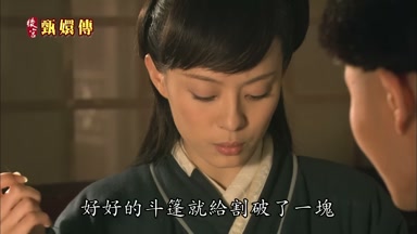 好好的斗篷就給割破了一塊